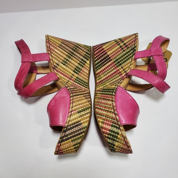 NWT Born Fushcia/Pink Leather Platform Wedge Sandal Size 7 - Picture 4 of 14